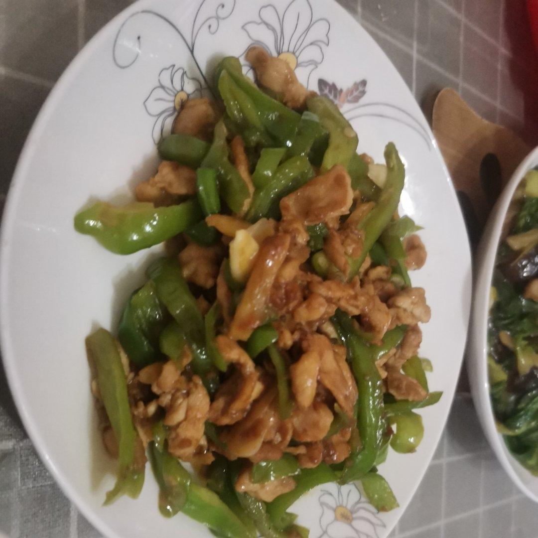 巨好吃的青椒炒鸡胸肉丝，超下饭