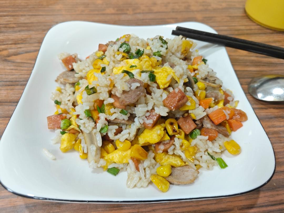 超级香的扬州炒饭/火腿鸡蛋什锦炒饭