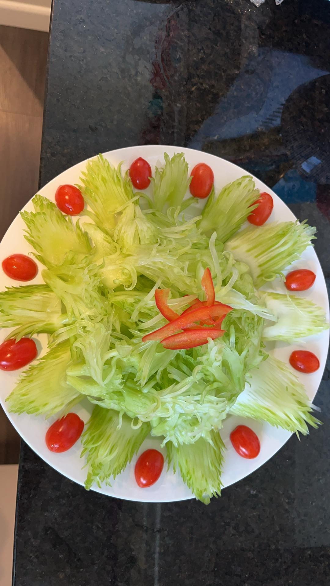 凉拌凤尾菊花西芹