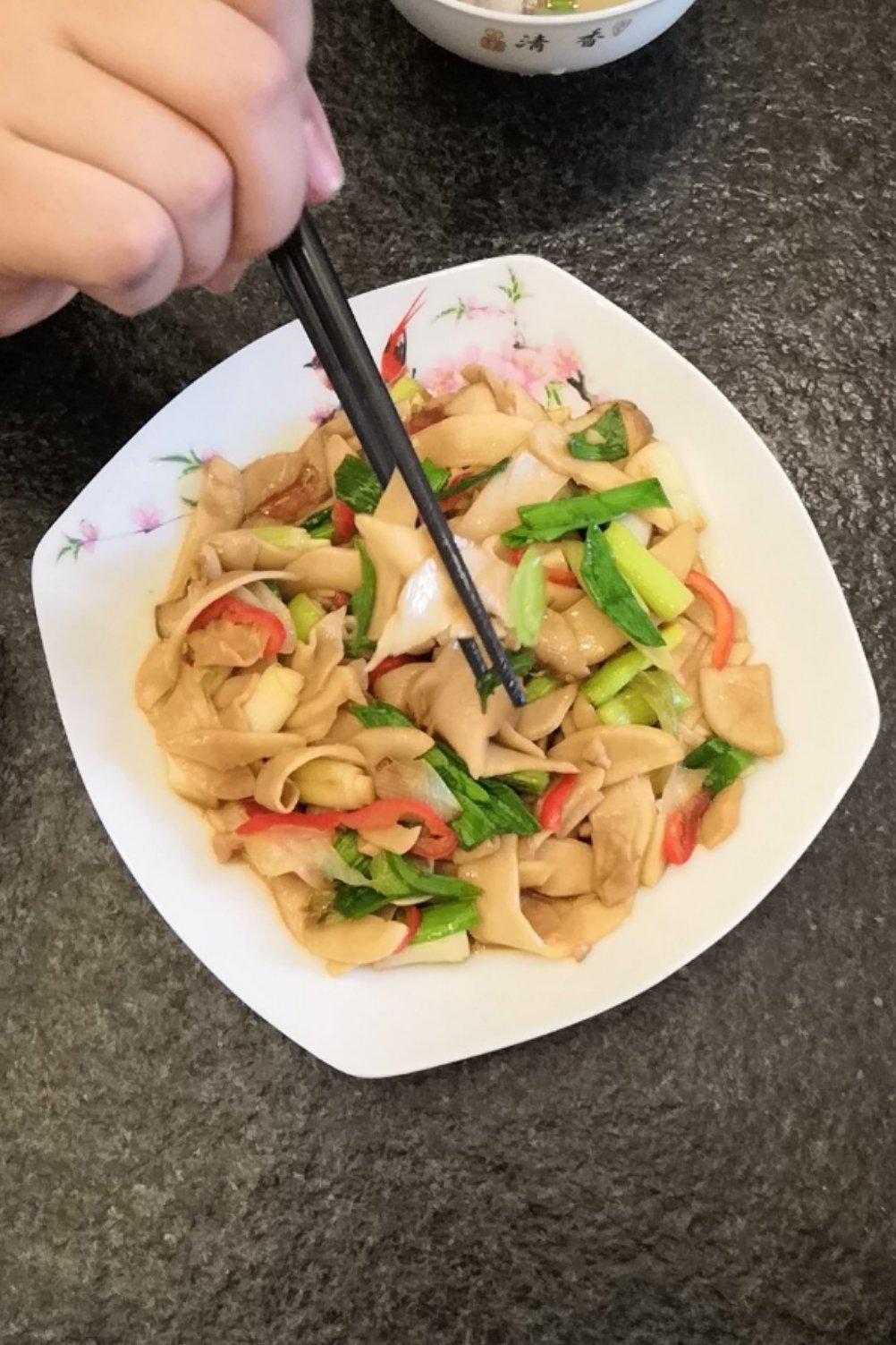 杏鲍菇火爆春蒜苗