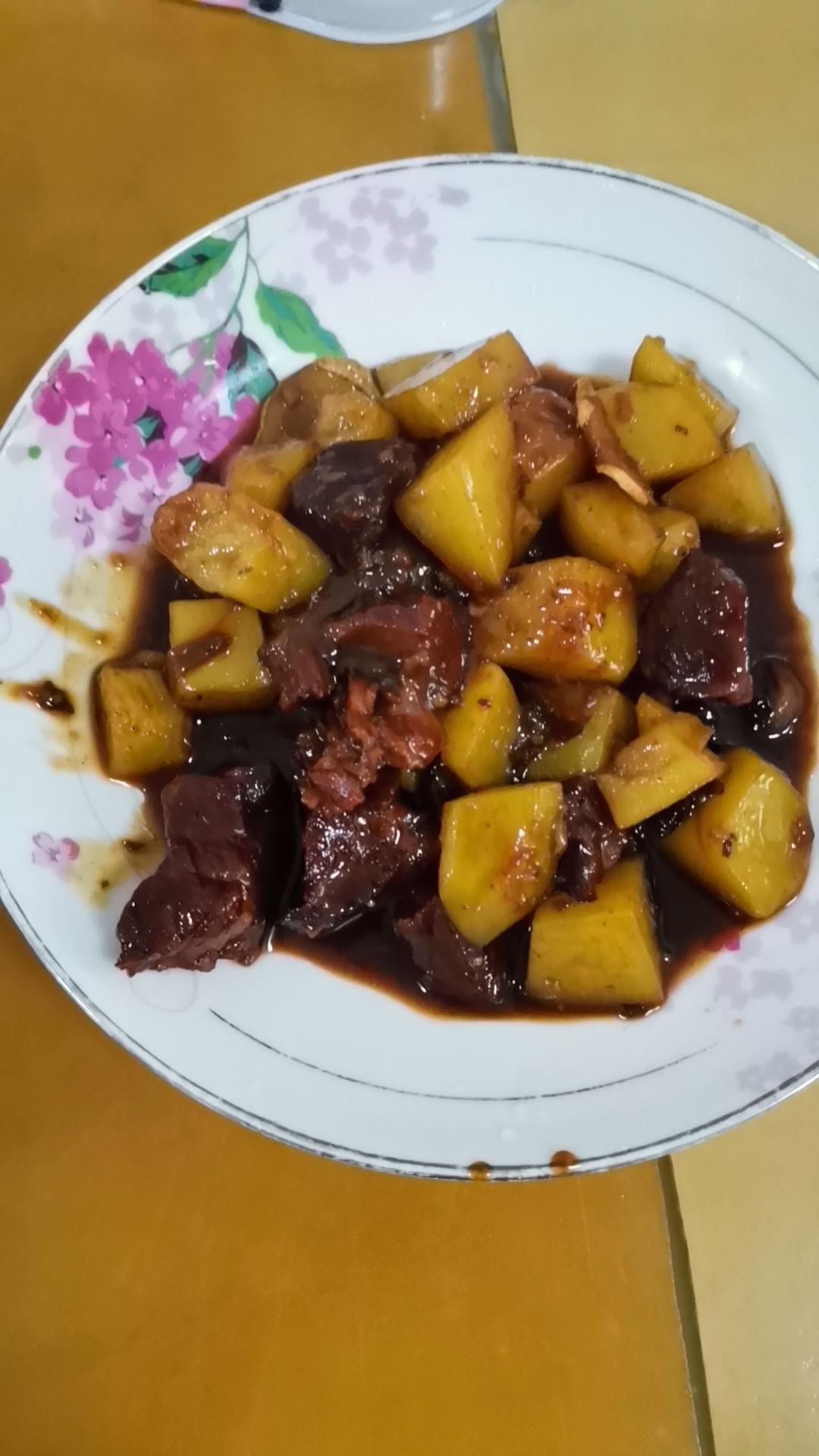牛肉炖土豆