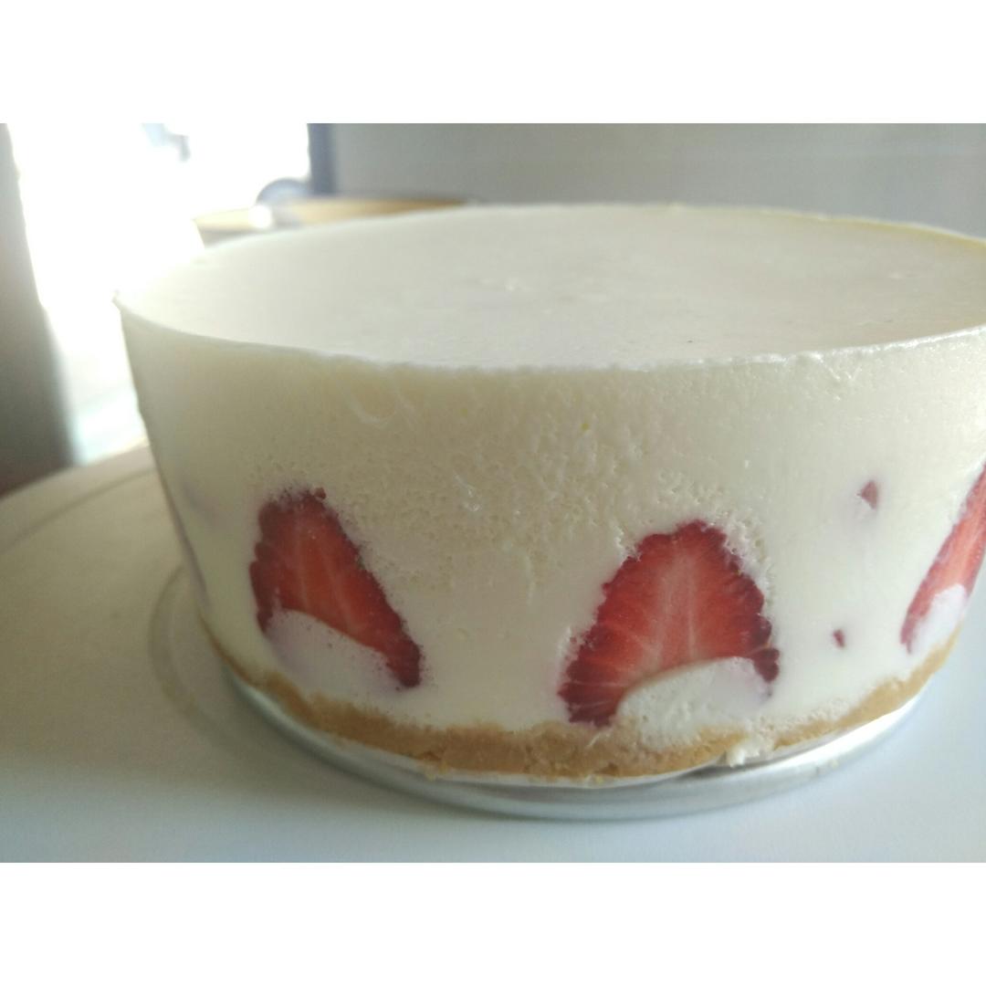 奥利奥草莓酸奶慕斯蛋糕（6寸）