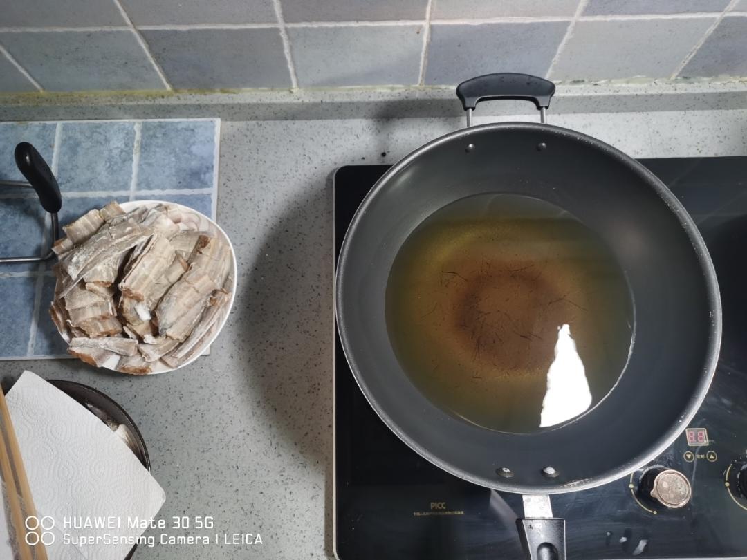 炸带鱼段(一点小窍门油就不浑了)