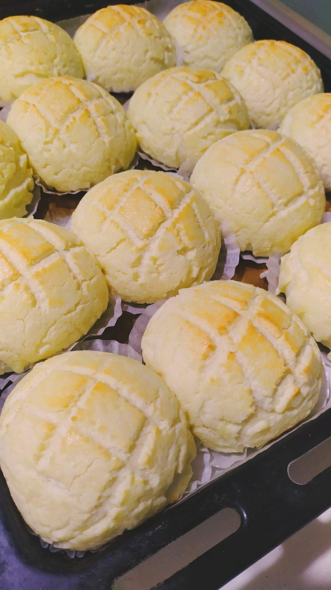 好吃到炸裂的港式菠萝包（附带制作酥皮的小视频）