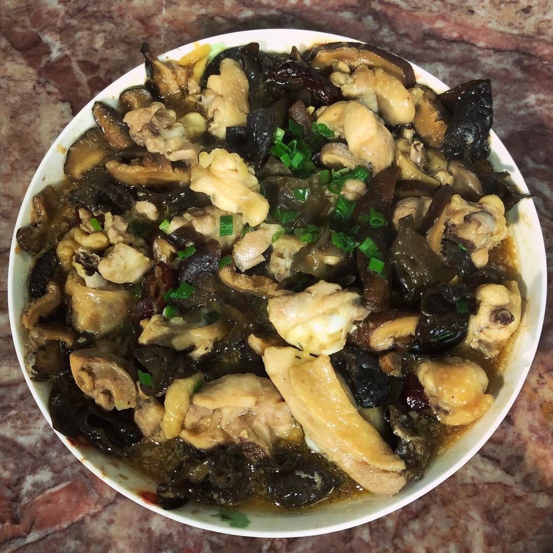 香菇黑木耳蒸鸡