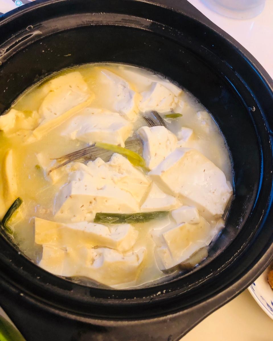 砂锅鱼头炖豆腐
