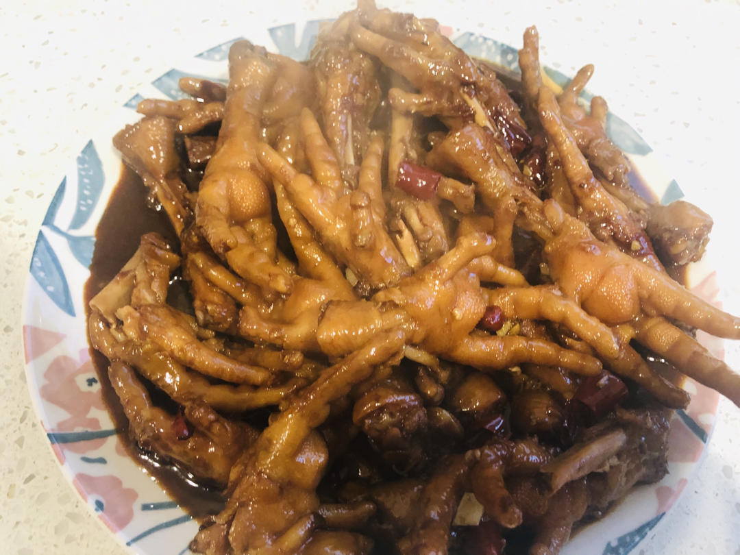 超级好吃下酒的炖鸡爪子