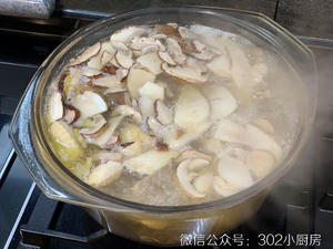 【0160】牛肝菌炖鸡 <302小厨房>的做法 步骤13
