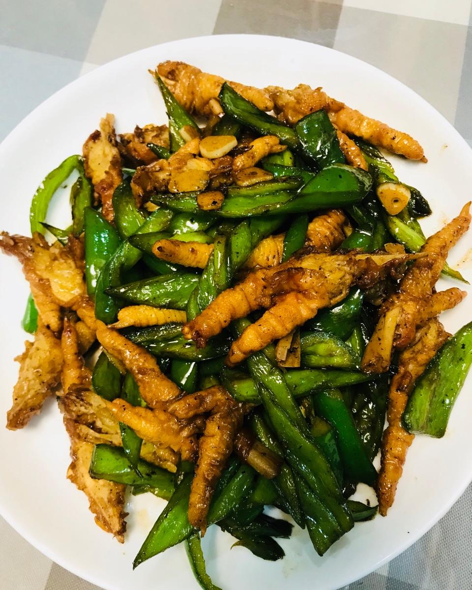 拖拉机凸凸凸做的青椒炒凤爪