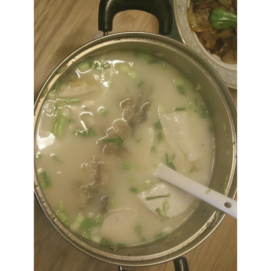 鲫鱼豆腐汤