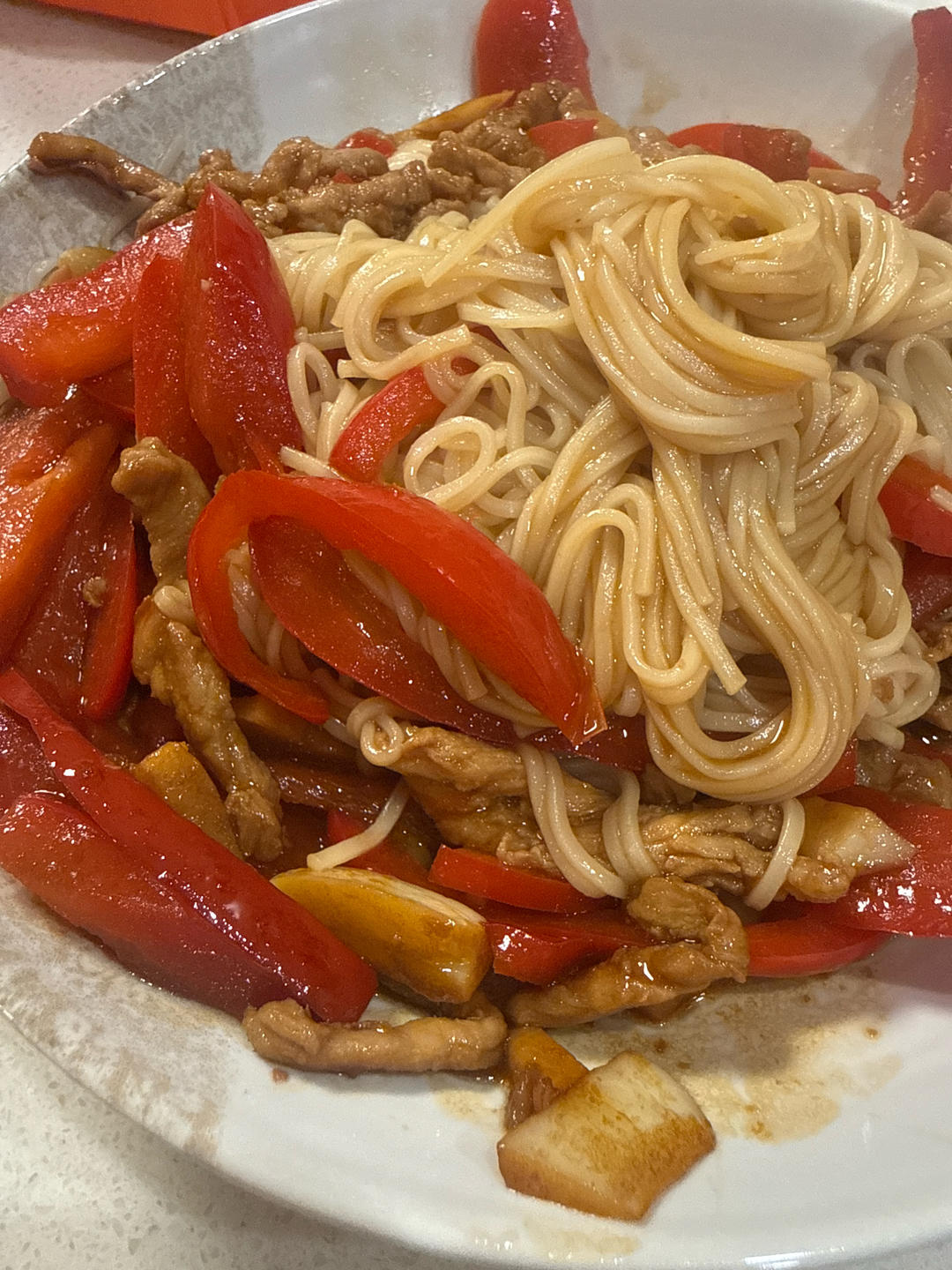 五分钟快手早餐（3）：彩椒肉丝开胃拌面