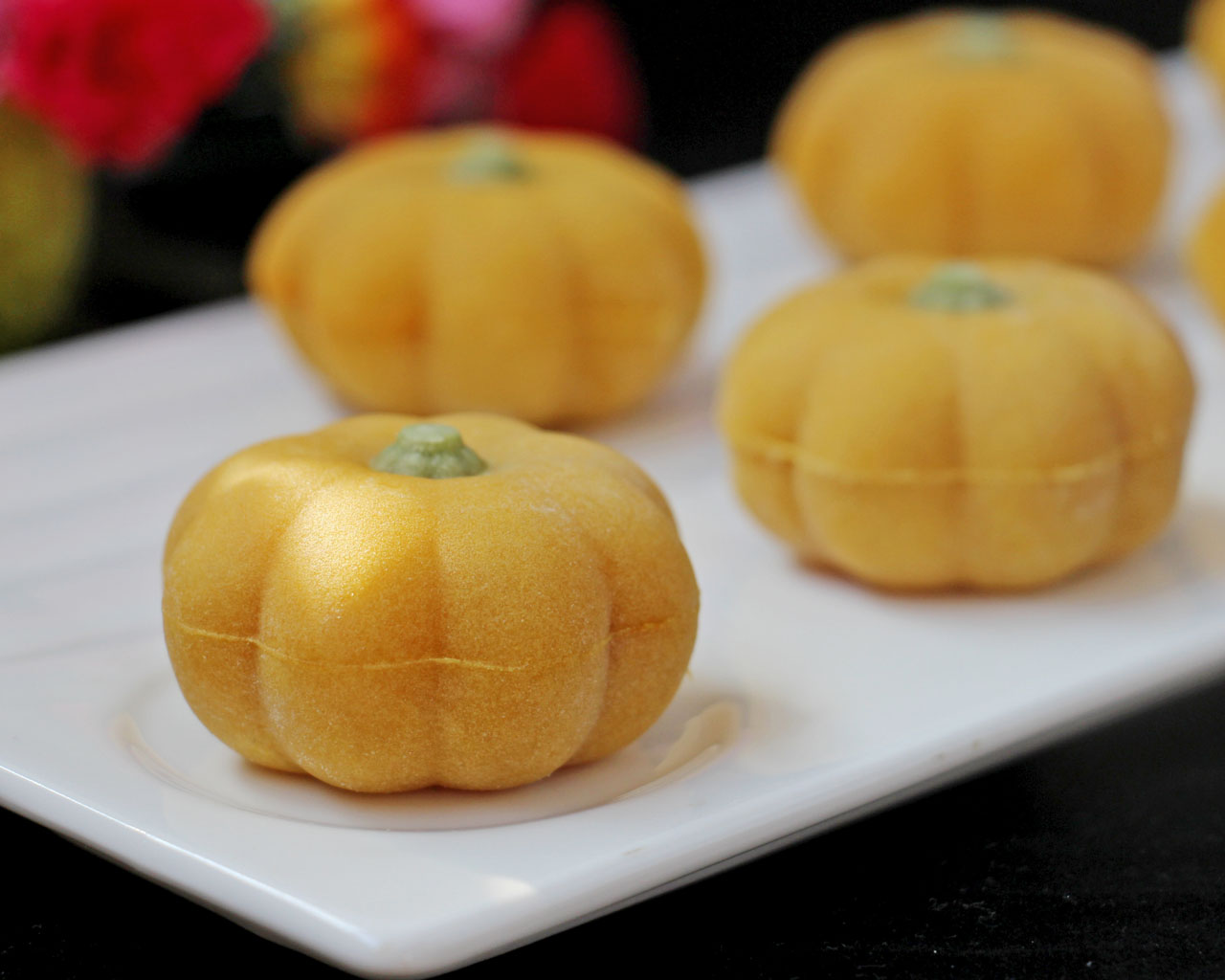 南瓜蛋黄月饼—试做这款造型可爱的月饼　为你的餐桌增加一些趣味的做法