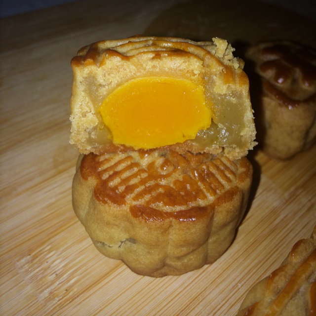 广式月饼——蛋黄莲蓉月饼