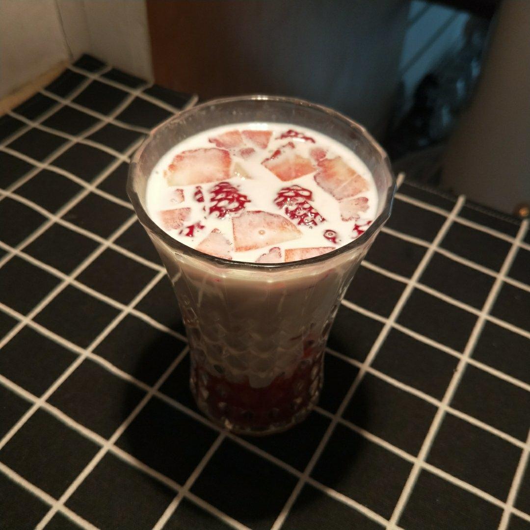 2017春日网红草莓牛奶