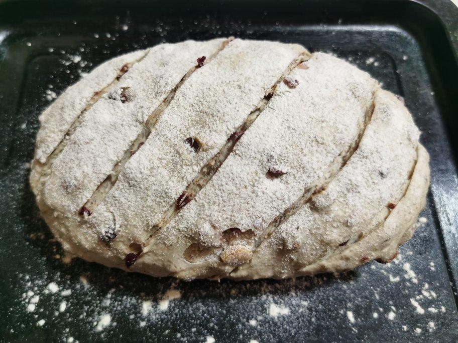 全麦蔓越莓核桃软欧包