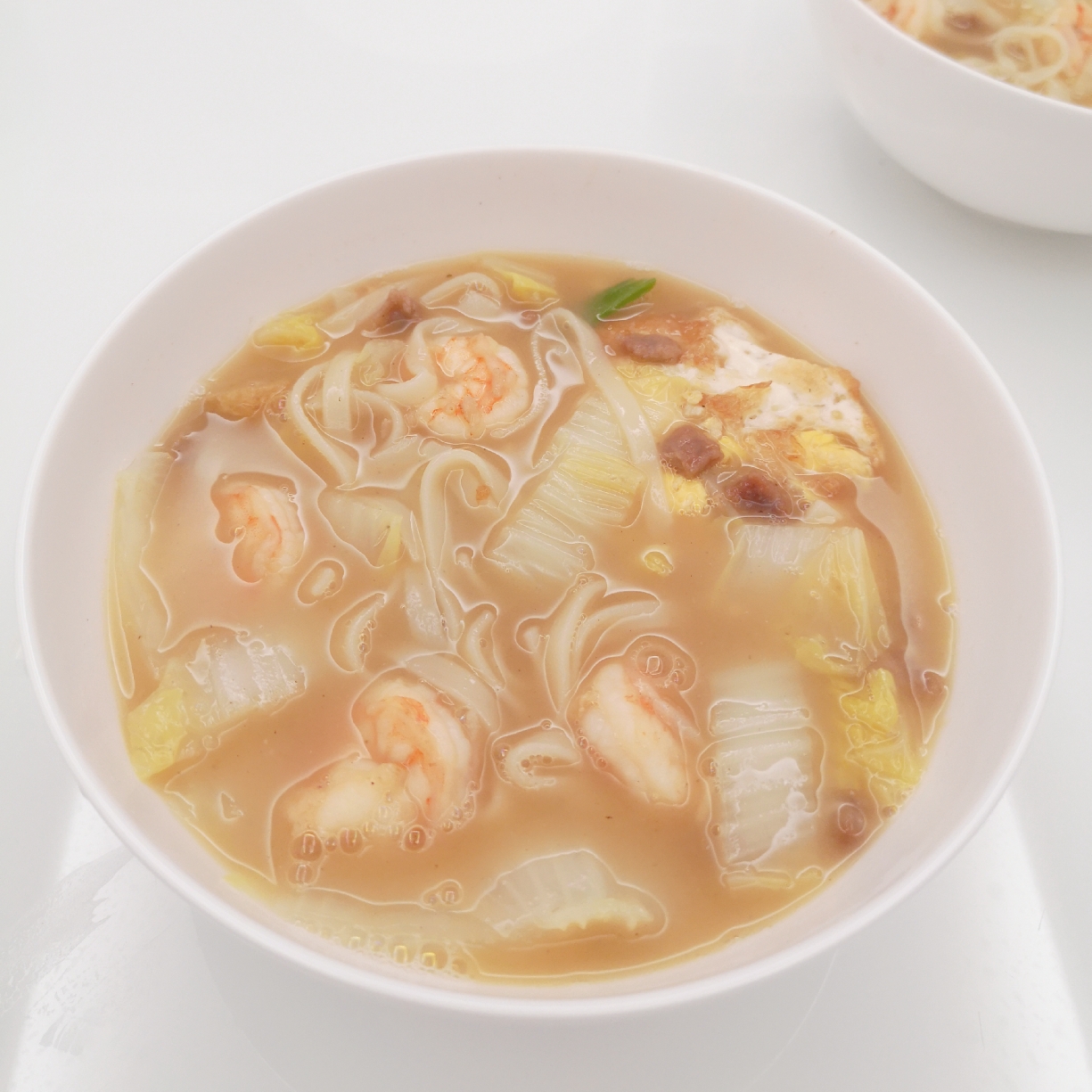 简单方便不加高汤却鲜得连汤都喝光的鲜虾面的做法