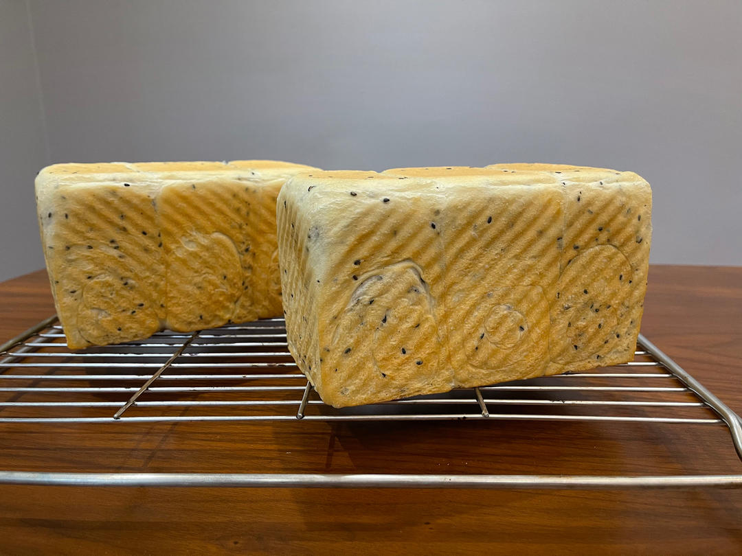 咸盐黑芝麻吐司