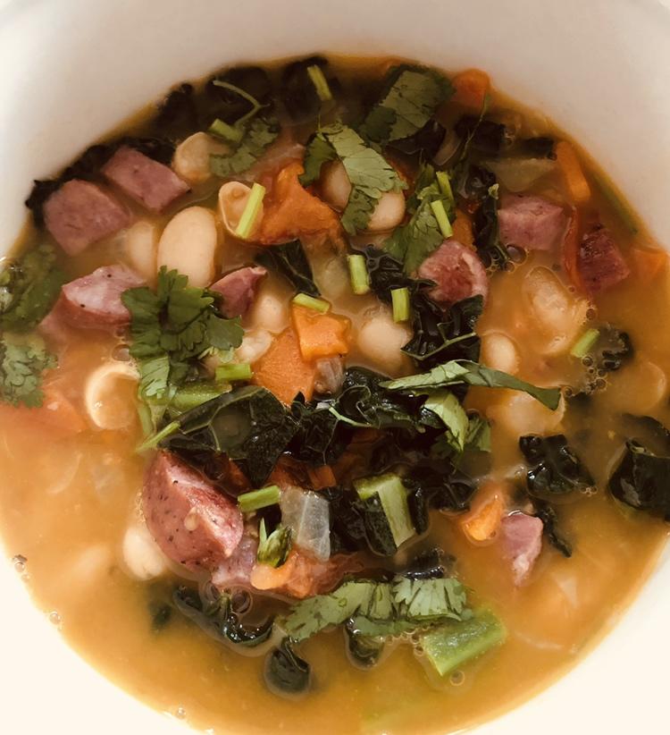 香肠甘蓝白豆汤