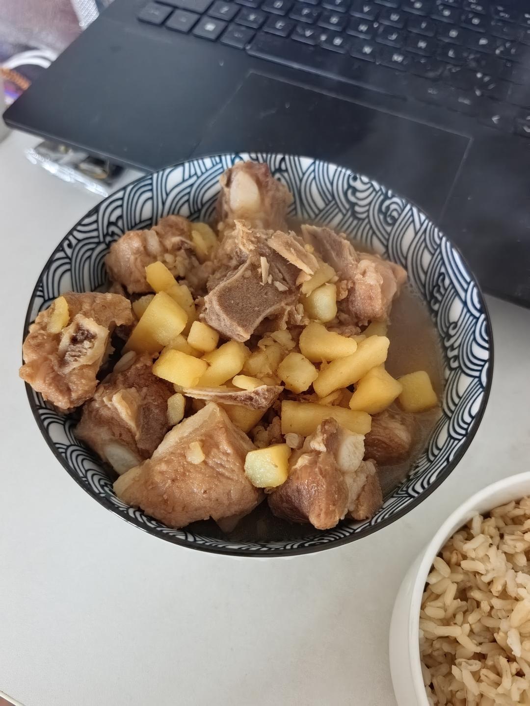 土豆炖排骨