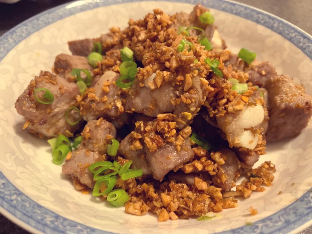 【椒盐蒜香排骨】