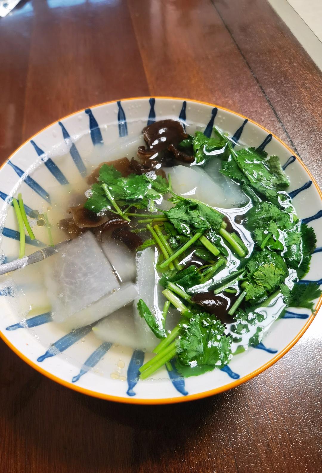 抖音最火刮油神汤：冬瓜木耳香菜汤