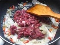 子姜紫苏炒牛肉的做法 步骤6