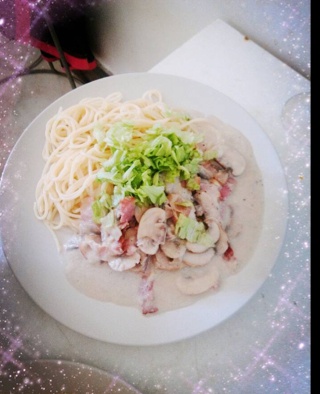 奶油培根蘑菇意面