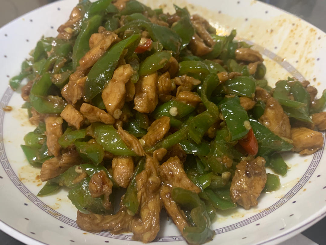 巨下饭的尖椒肉丝好吃得一碗接一碗