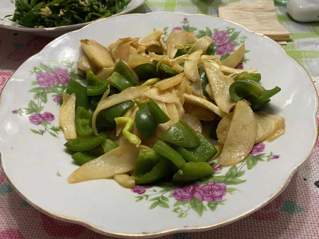 茭白青椒肉丝炒毛豆