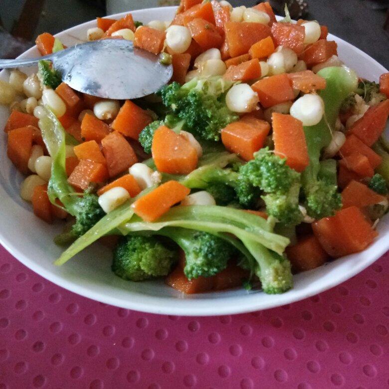 胡萝卜玉米炒黄瓜