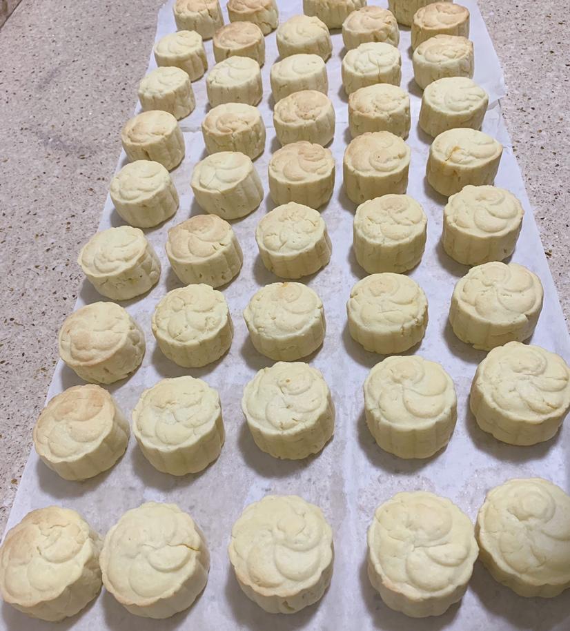 粒粒蛋黄半岛奶黄月饼