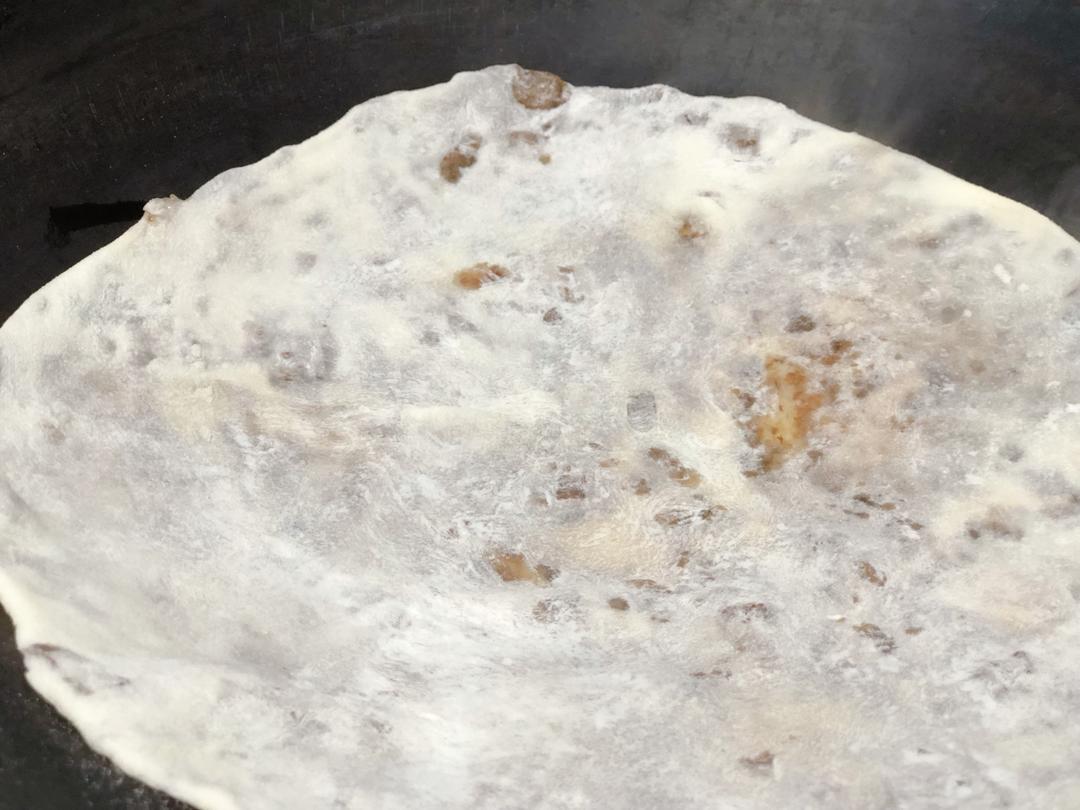 梅菜扣肉饼的做法 步骤7