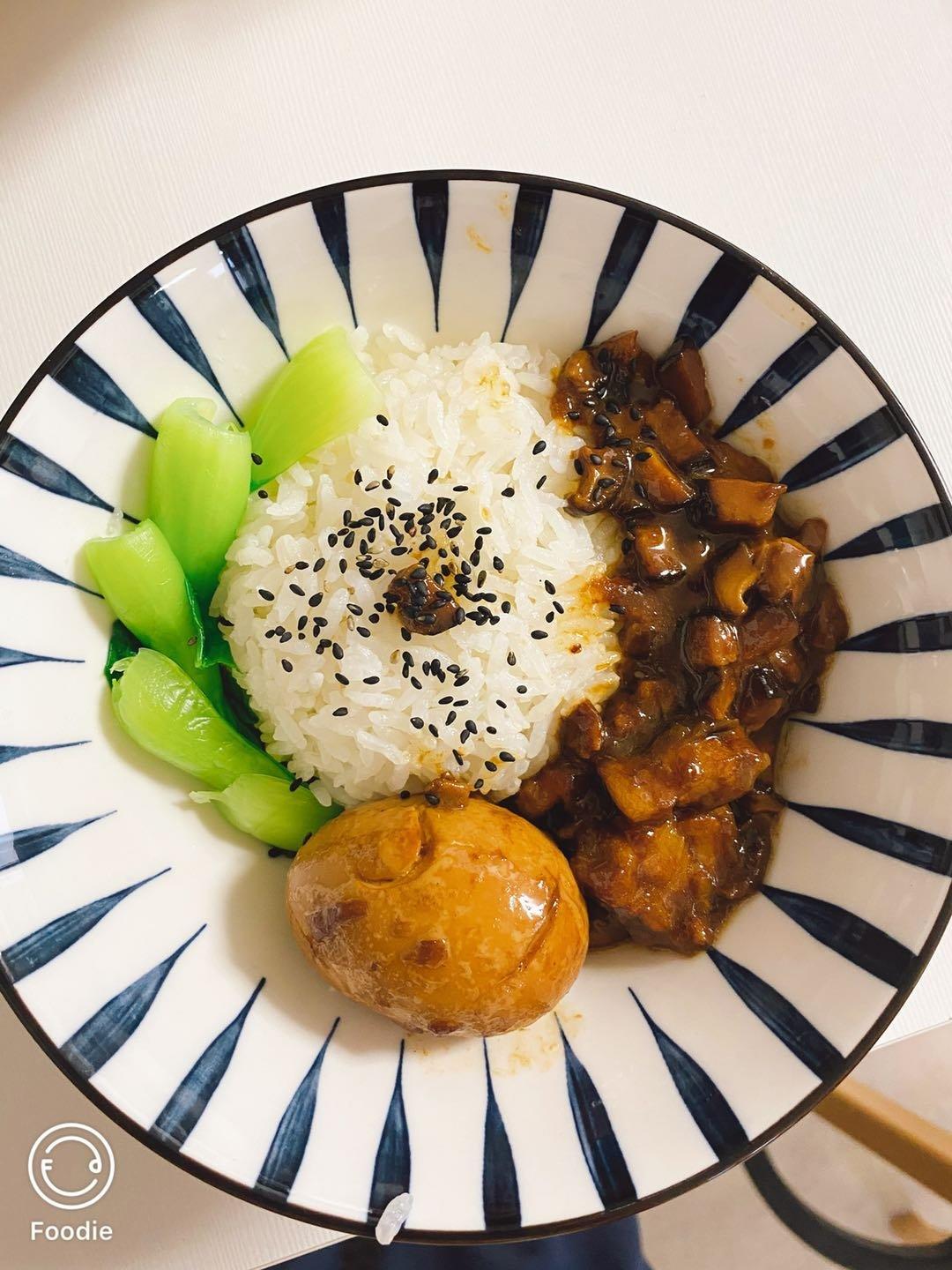 洋葱酥卤肉饭