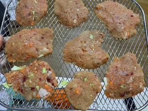 自制宠物零食（牛肉紫薯干、鸡肉胡萝卜棒，肉菜肉饼干、湿粮）的做法 步骤8