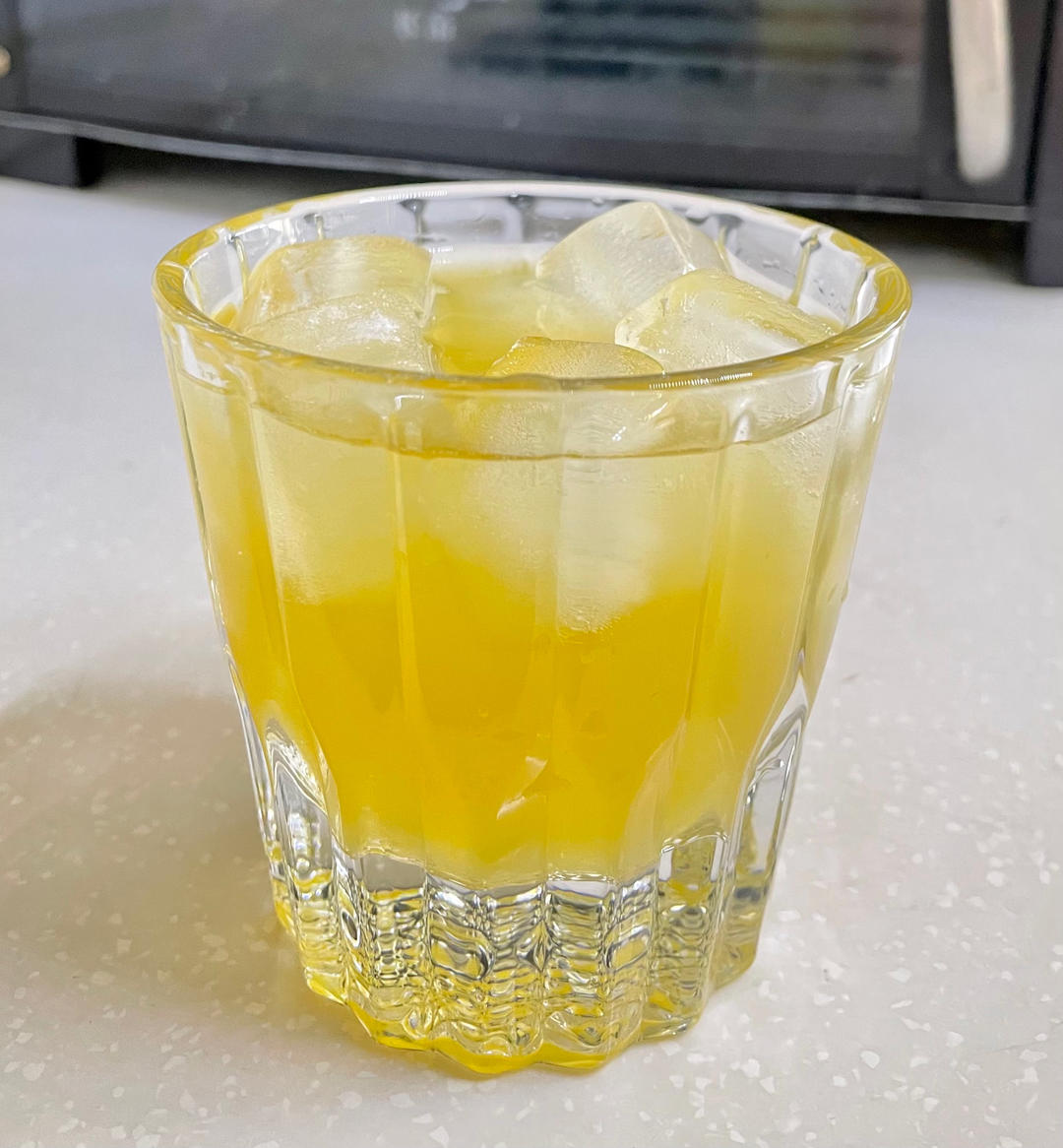 橙子酒——酒水饮品（四十四）的做法