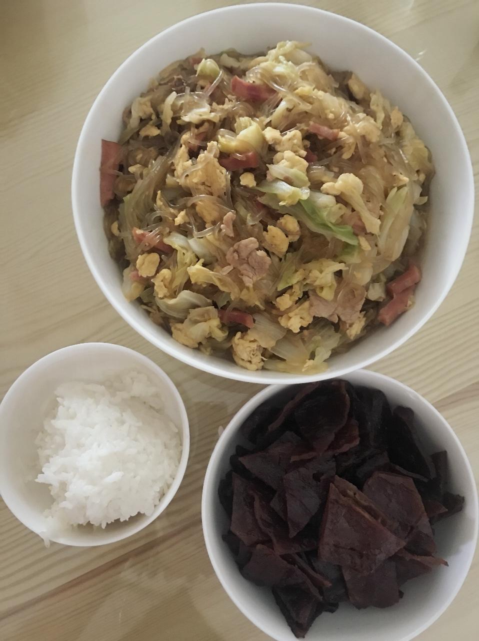 包菜粉丝炒鸡蛋