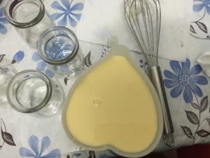 香滑鸡蛋牛奶布丁的做法 步骤3