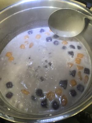 孕妇版红豆芋圆牛奶椰汁芋头糖水的做法 步骤4