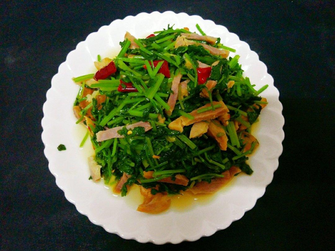 养血降压美容养颜(芹菜烧肉)