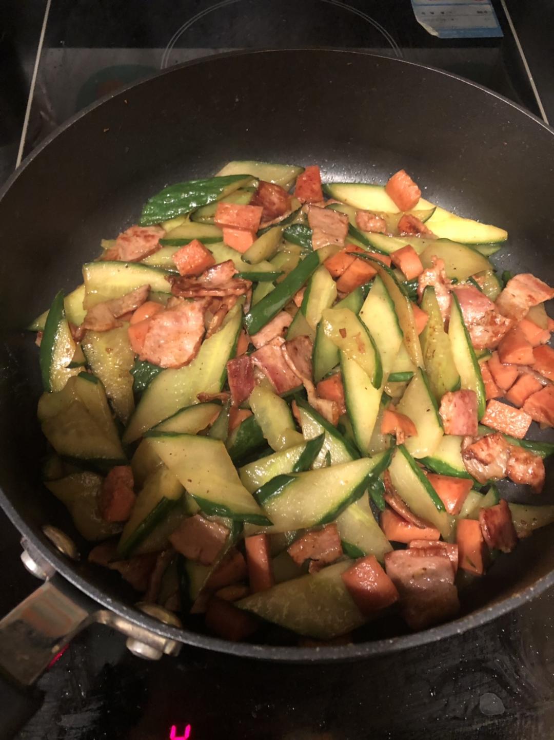黄瓜片炒培根