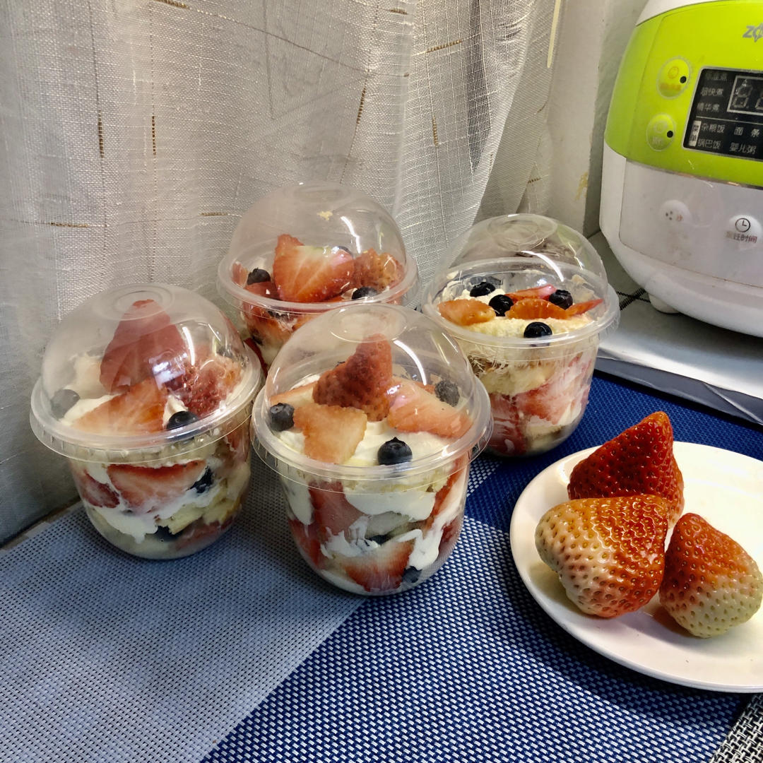 圣诞草莓波波杯