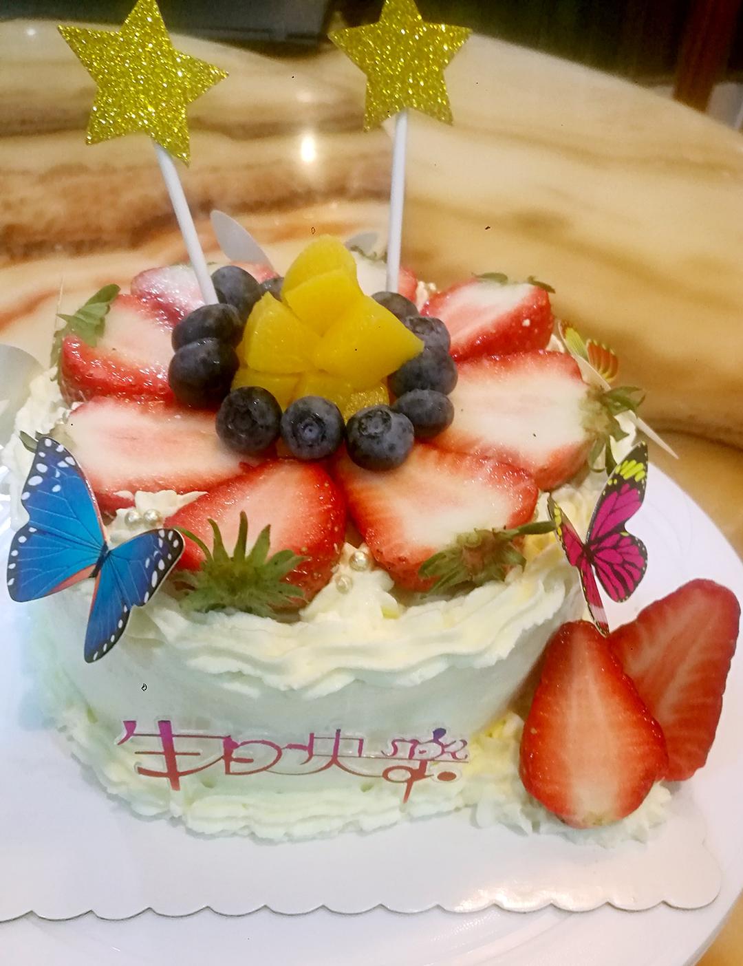 生日蛋糕（抹面裱花视频，新手必看）的做法