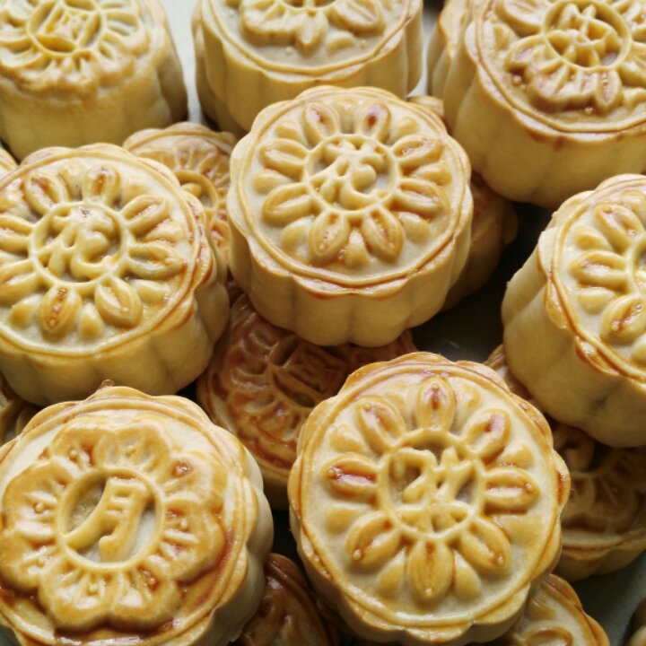 广式月饼—蛋黄莲蓉月饼