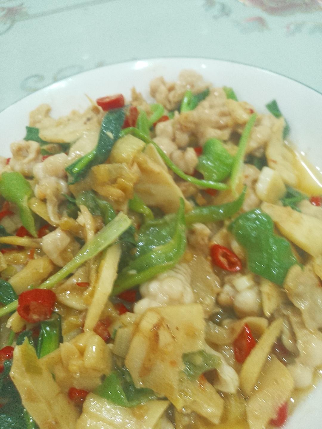 酸笋炒猪大肠~超级无敌好吃