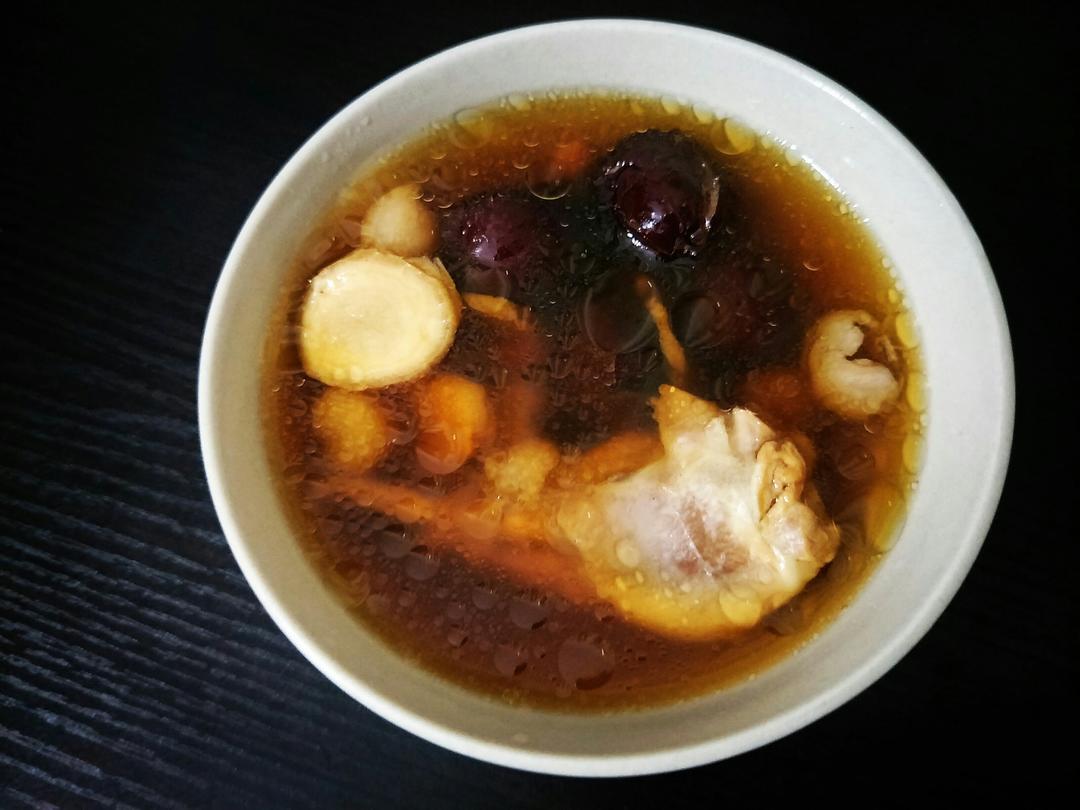 帮你养气血---红参鸡腿汤