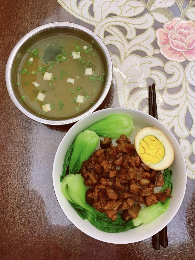 洋葱酥卤肉饭