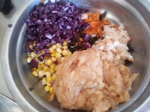 鸡胸肉虾仁玉米鲜蔬饼的做法 步骤1