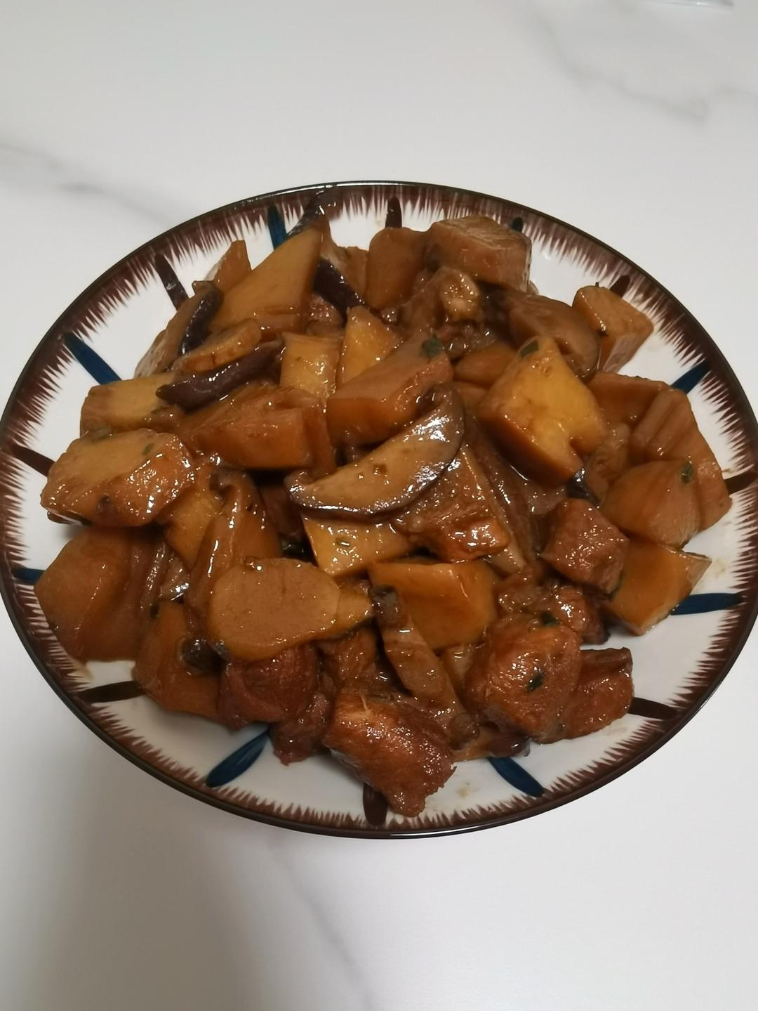 红烧肉油焖笋