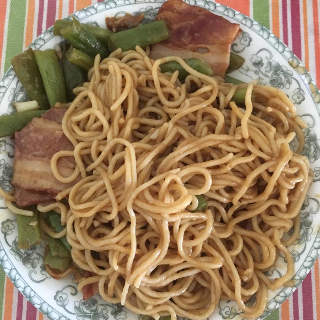 最适合夏天的一锅出--酱香豆角焖面