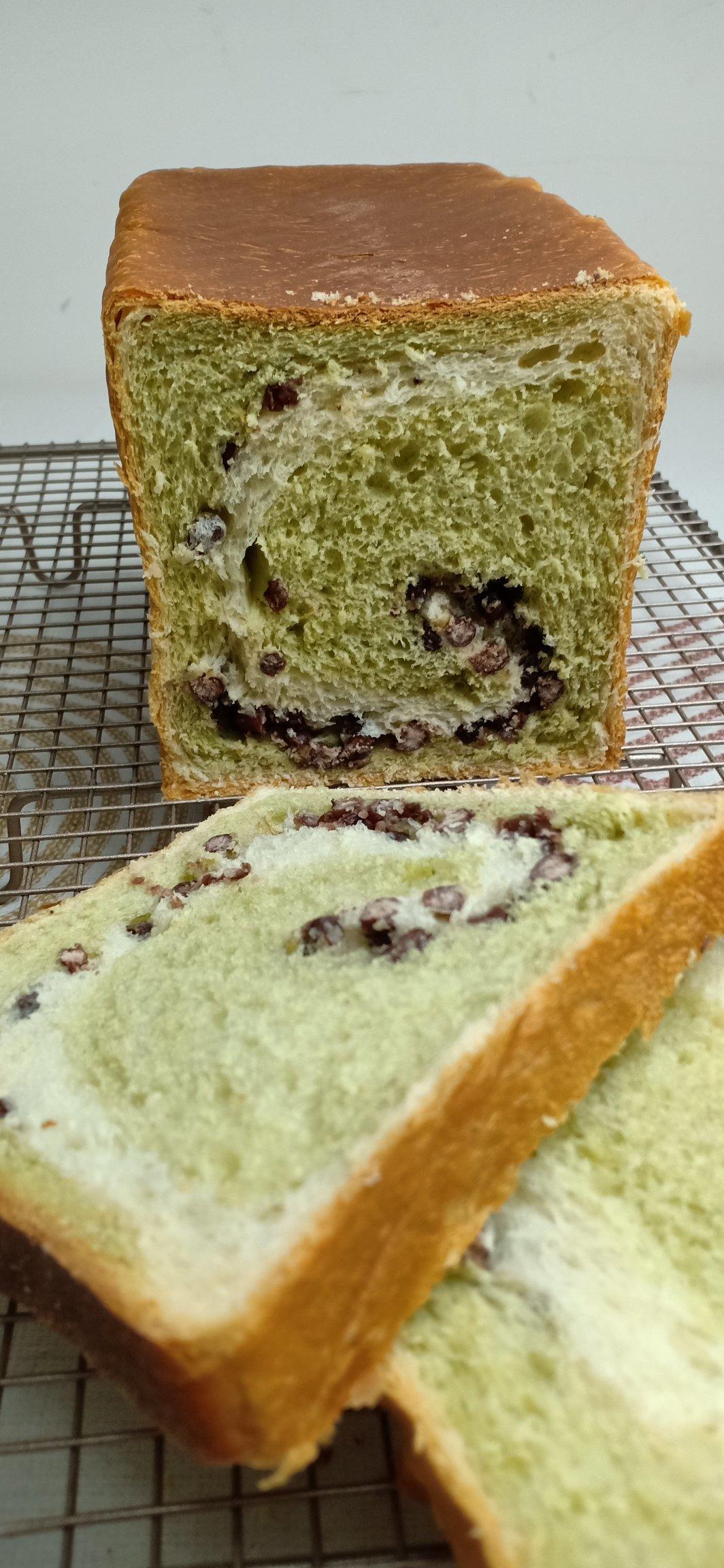 清香柔软的抹茶红豆吐司